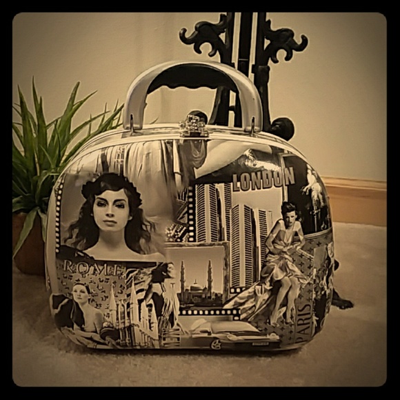 Unbranded Handbags - WORLD TRAVELER